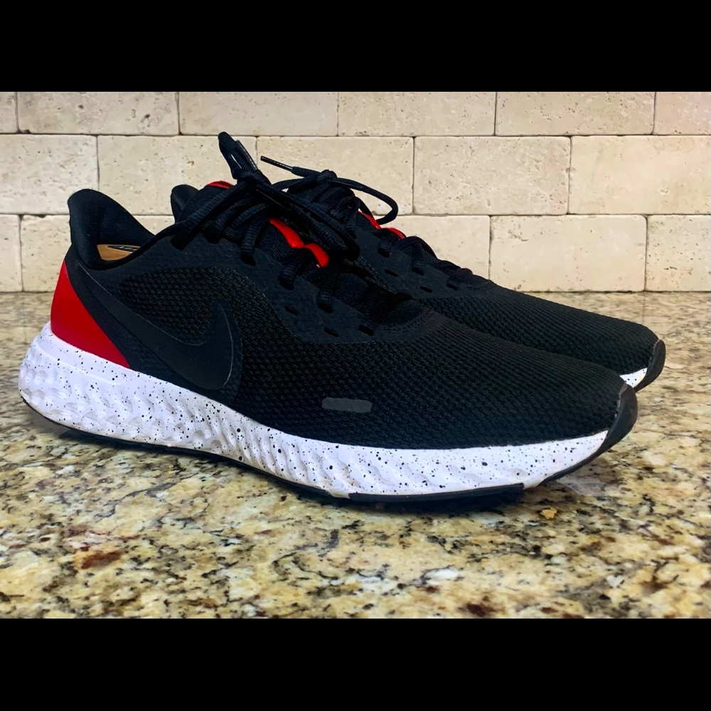 Nike Revolution 5